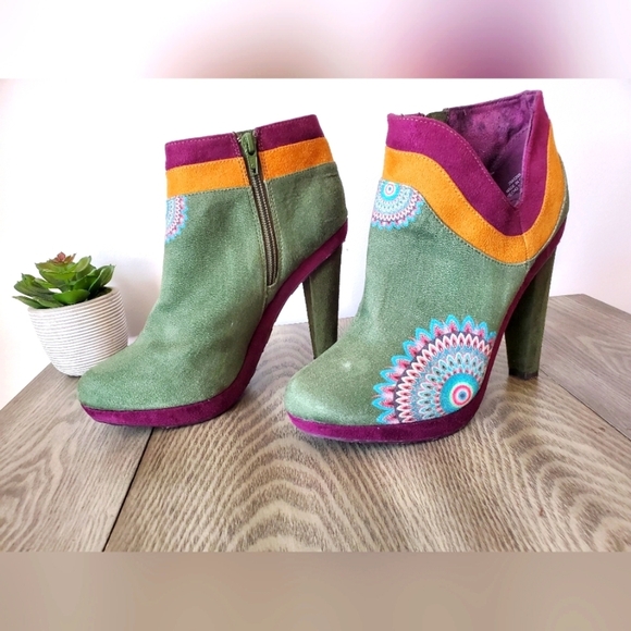 Desigual never worn suede style booties with  paisley print. Size 40 (9.5) - Picture 4 of 11